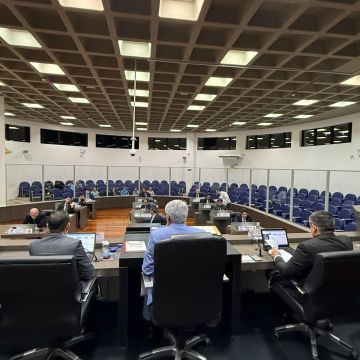 Vereadores de Araranguá debatem projetos e demandas da comunidade na 10ª sessão ordinária do ano