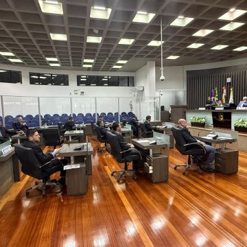 Vereadores de Araranguá debatem projetos e demandas da comunidade na 10ª sessão ordinária do ano