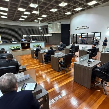 Vereadores de Araranguá debatem projetos e demandas da comunidade na 10ª sessão ordinária do ano