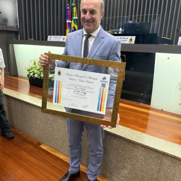 Câmara concede título de Cidadão Honorário ao deputado José Milton Scheffer