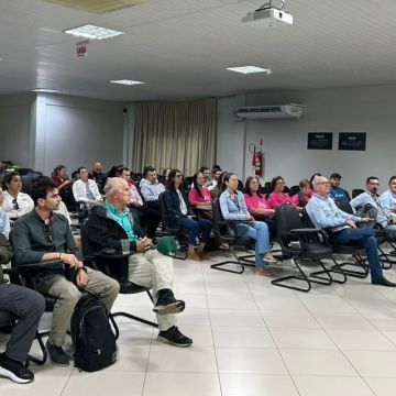 Integrantes de cinco países visitam a Cooperja em agenda sobre arroz sustentável