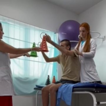 Saúde de Balneário Gaivota inicia reabilitação de jovem pioneiro em tratamento com Polilaminina em SC