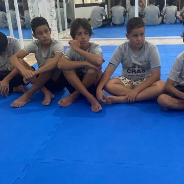 Jovens do CRAS participam de vivência de jiu-jitsu na Amai-vos