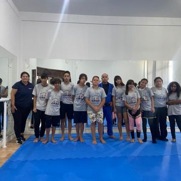 Jovens do CRAS participam de vivência de jiu-jitsu na Amai-vos