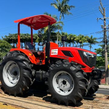 Trator reforça setor pesqueiro em Araranguá