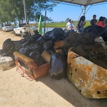 Projeto Arco-Íris recolhe 1,3 tonelada de lixo em Araranguá