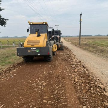 Meleiro intensifica melhorias em estradas e amplia serviços no interior
