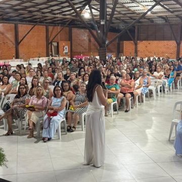 Encontro promovido pela Prefeitura de Meleiro reúne mais de 600 mulheres no Pavilhão do Arroz