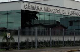 Sessão na Câmara de Araranguá termina em discussão entre vereadores