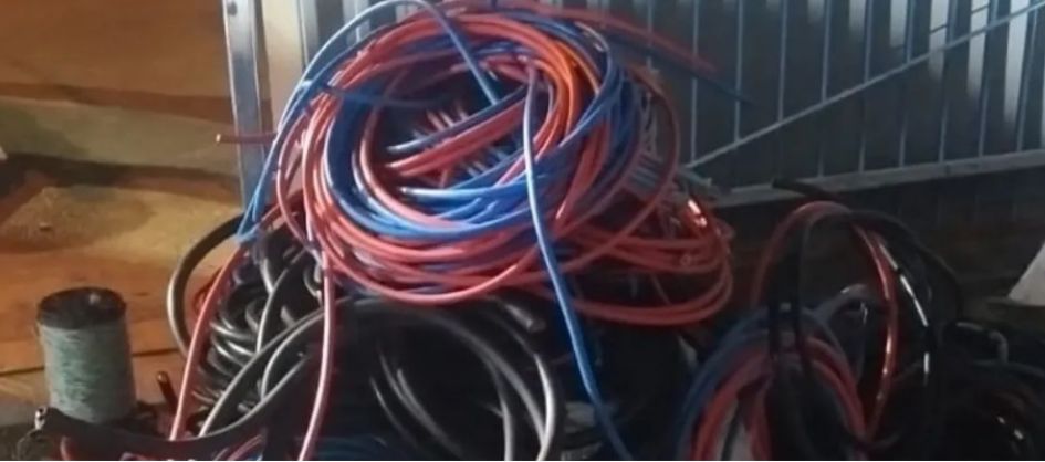 Dupla é presa com 430 kg de fios de cobre após furto em c...