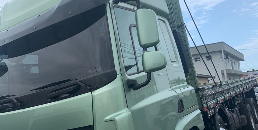 Caminhão roubado em SP é encontrado em Araranguá com sinais de adulteração