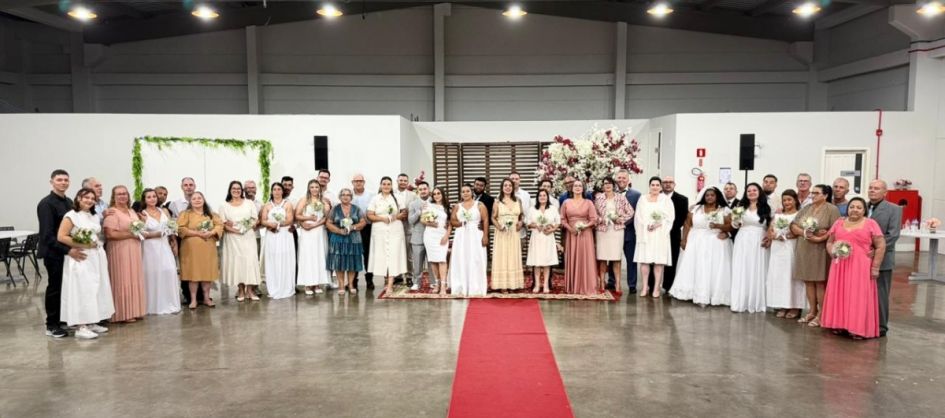 Amor oficializado: 21 casais dizem “sim” em casamento c...