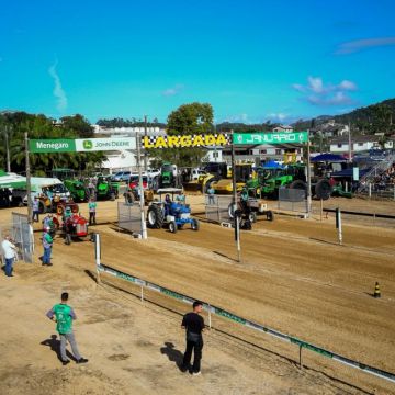 Show do Traia Véia reúne milhares de pessoas na VIII Agrimeleiro