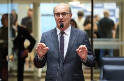 PL de Zé Milton em apoio aos produtores de mel vai à votação na Alesc Itinerante em Ar...