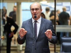PL de Zé Milton em apoio aos produtores de mel vai à votação na Alesc Itinerante em Ar...