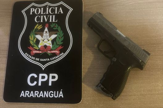 Simulacro de arma usado em ameaças é apreendido durante cumprimento de mandado em Araran...