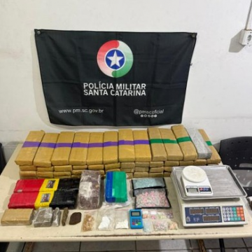 PM apreende mais de 46 quilos de drogas e prende traficante no bairro Operária, em Araranguá