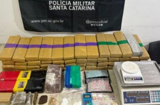 PM apreende mais de 46 quilos de drogas e prende traficante no bairro Operária, em Araran...