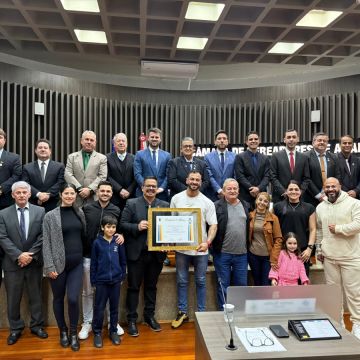 Moção de Aplausos celebra títulos e projeção internacional do atleta Lucas Campos