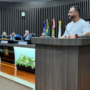 Moção de Aplausos celebra títulos e projeção internacional do atleta Lucas Campos