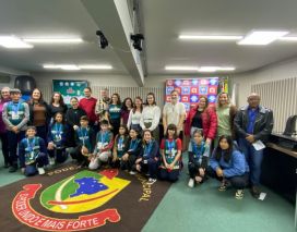 Soletrando Regional reúne 12 escolas em disputa pelo título de campeão da ortografia