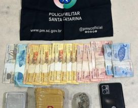 Após tentativa de fuga, homem é preso com drogas e dinheiro em Sombrio