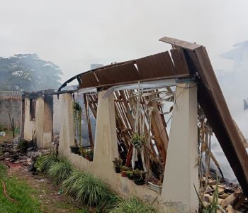 Botijão de gás provoca incêndio em residência em Jacinto Machado