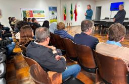 Administração Municipal dialoga com moradores da Rua Rui Barbosa sobre início da revita...