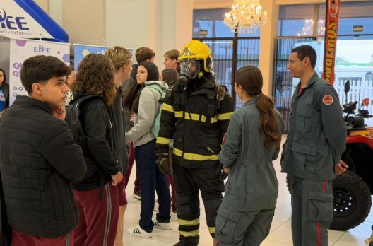 ACIVA promove feira de profissões e incentiva escolhas para o futuro