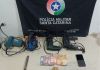 Polícia Militar apreende drogas, arma e dinheiro durante ação no bairro Arapongas, em Araranguá