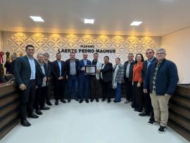 Zé Milton recebe título de Cidadão Honorário de São João do Sul e anuncia R$ 1 milhão para Rua Coberta