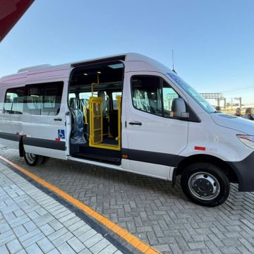 Maracajá recebe van adaptada para fortalecer o transporte de pacientes da Saúde