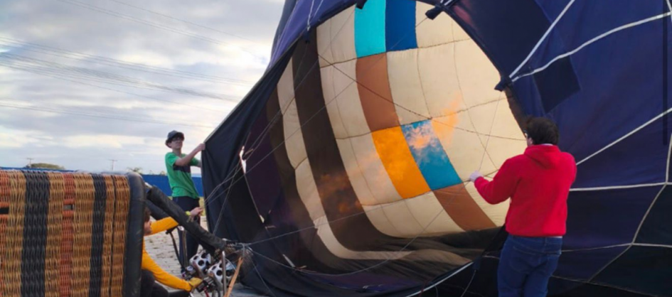Céu colorido e adrenalina: Voo de lançamento dá o pontap...