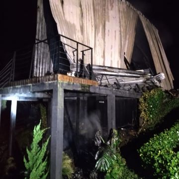 Cabana é destruída por incêndio na comunidade de Serra da Pedra, em Jacinto Machado