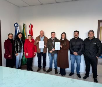 Meleiro anuncia construção de nova praça central