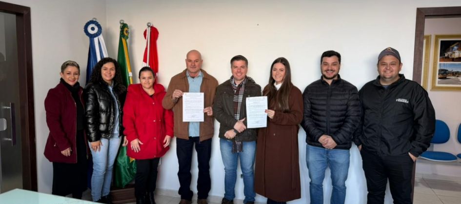 Meleiro anuncia construção de nova praça central