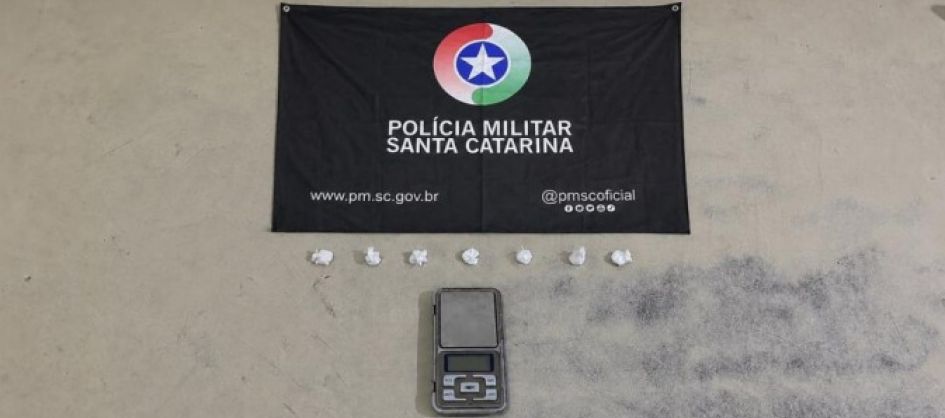 PM prende traficante com drogas no bairro Lagoão, em Arara...