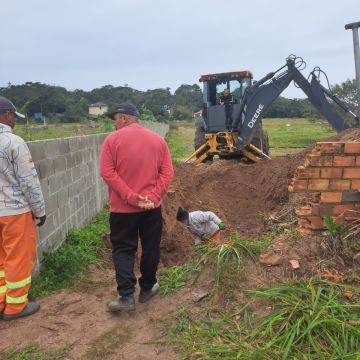 Defesa Civil de Araranguá reforça drenagem pluvial no Morro dos Conventos