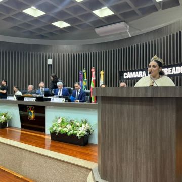 Representantes do turismo de Balneário Arroio do Silva divulgam a 33ª Festa do Peixe durante sessão da Câmara