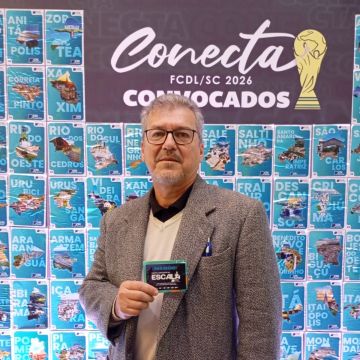 Gestor da CDL Araranguá conquista prêmio do Programa Escala durante o Conecta FCDL, em Itá