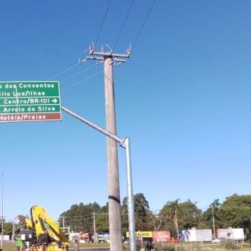 Araranguá instala novos semipórticos para reforçar a sinalização da cidade
