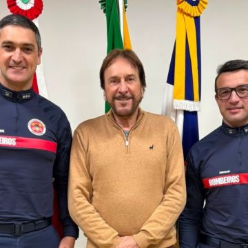 Araranguá: novo comando do 17º BBM realiza visita institucional
