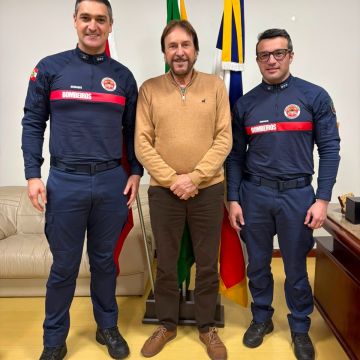 Araranguá: novo comando do 17º BBM realiza visita institucional