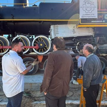 Locomotiva histórica é instalada na Barranca e marca fase final da obra do novo espaço cultural