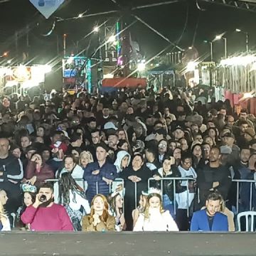 SUCESSO DE PÚBLICO: Arena lotada marca a abertura da 2ª Festa do Peixe em Balneário Gaivota