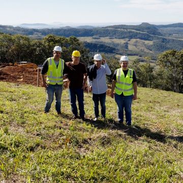 Deputado Tiago Zilli e prefeito Sander Just acompanham avanço das obras da Serra do Fundo Grande