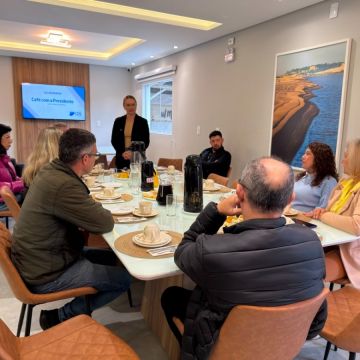 Café com a Presidente fortalece relacionamento com empresários e apresenta soluções da CDL Araranguá