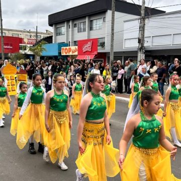 Desfile de 7 de Setembro reúne 101 instituições em Araranguá