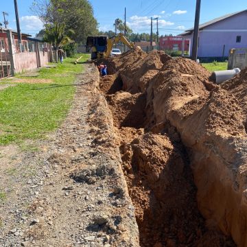 Obras de pavimentação e saneamento avançam em Araranguá