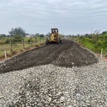 Obras de pavimentação e saneamento avançam em Araranguá